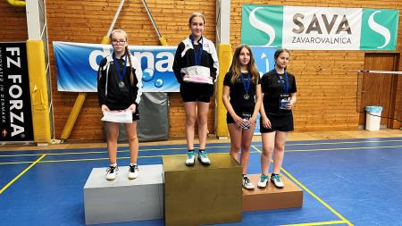 Na fotografiji, od leve proti desni Alma Ahmetović, Eva Vrčkovnik (obe BK Karizma), Maja Mavec (BK Konex), Sara Večko (BK Karizma)